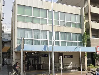 改札を出て右に曲がる