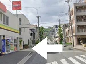 ENEOSを超えてすぐ左に曲がる